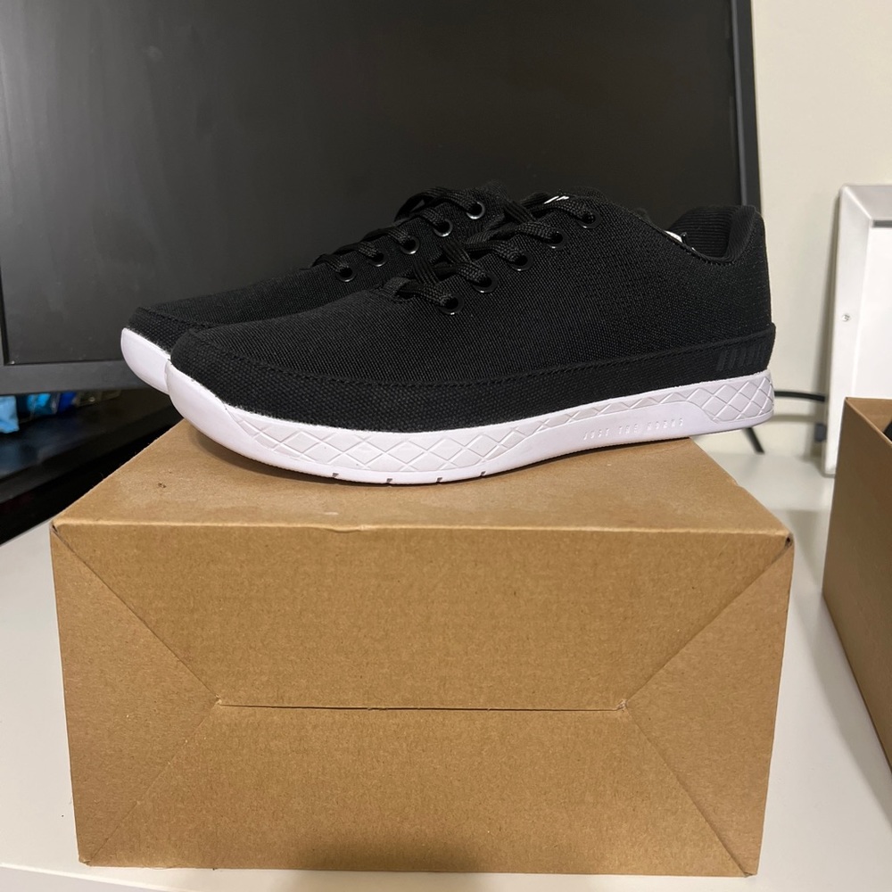 No bull canvas trainers so 7.5